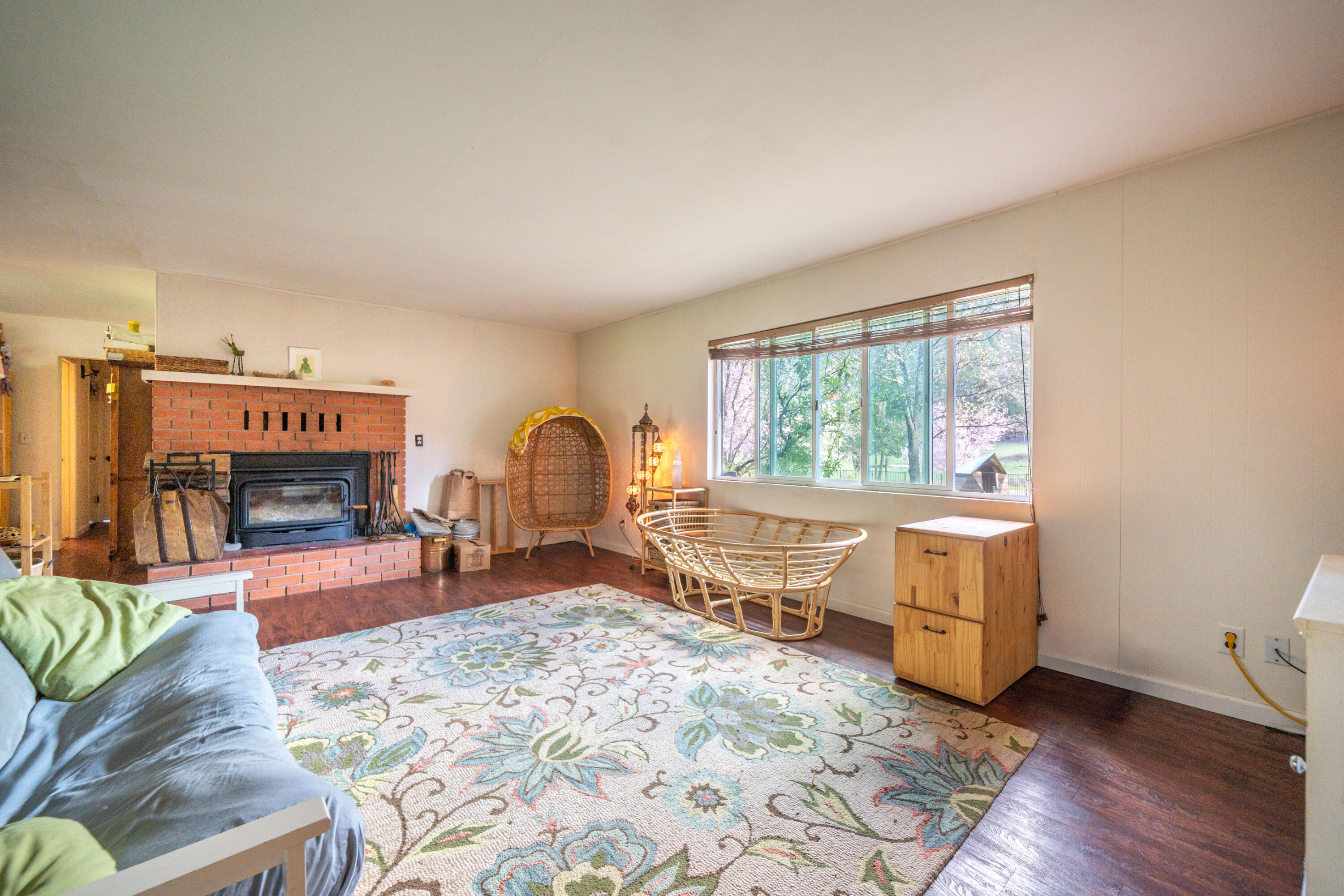 29276 Bullskin Ridge Road Oak Run, CA 96069 - Photo 39 of 113 Original Guest Front Room 29276 Bullskin