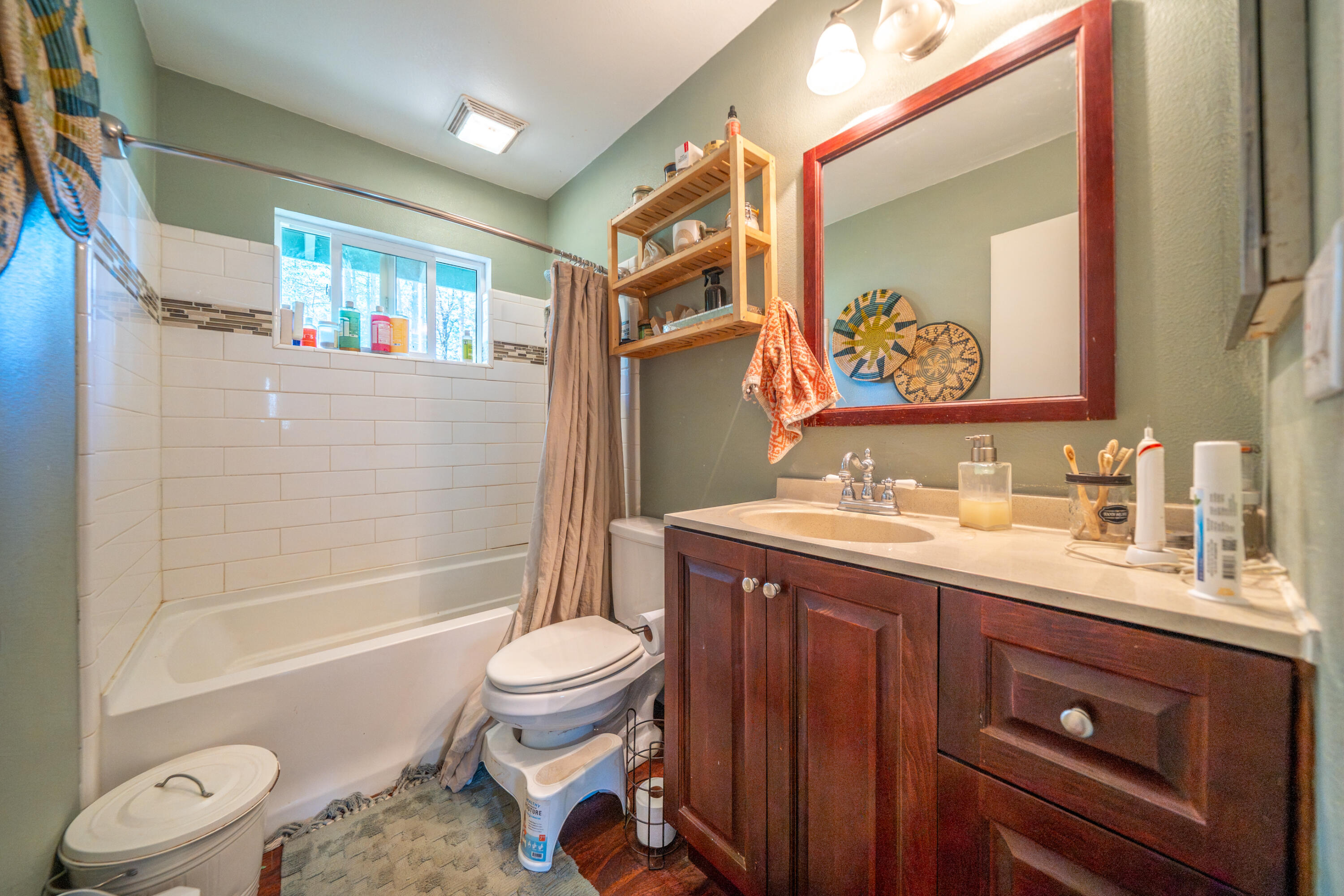 29276 Bullskin Ridge Road Oak Run, CA 96069 - Photo 41 of 113 a bathroom with a sink a toilet and a bathtub