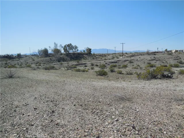 a view of a dry field