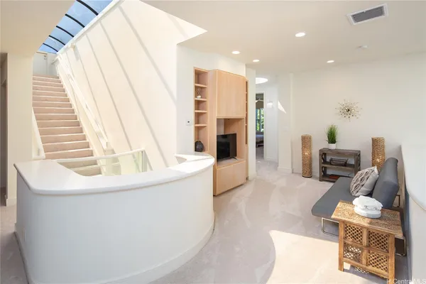 $12,000 | 4343 Kahala Avenue, Honolulu, HI 96816