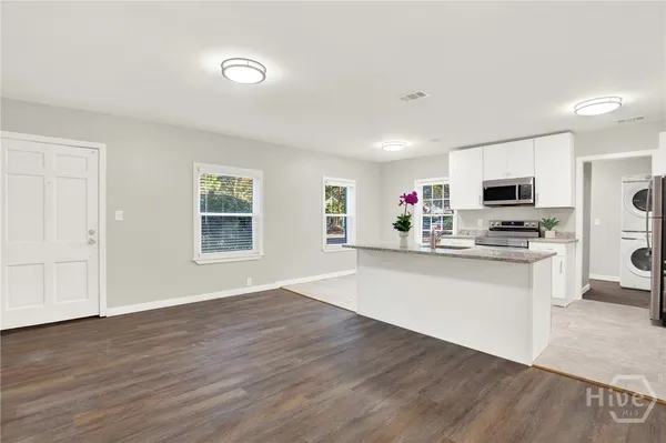 $1,675 | 1311 East 55th Street, Savannah, GA 31404