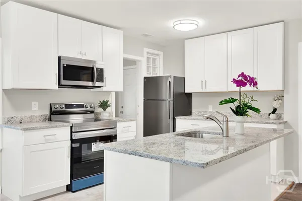 $1,675 | 1311 East 55th Street, Savannah, GA 31404