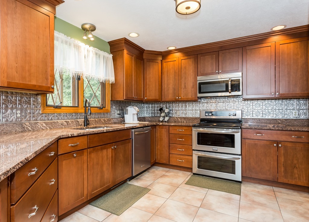140 Loomis Ridge Road Westfield, MA 01085 - Photo 3 of 30 Gallery Image 3