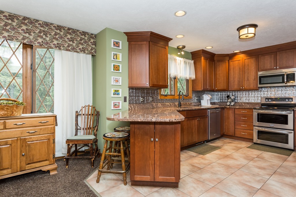 140 Loomis Ridge Road Westfield, MA 01085 - Photo 5 of 30 Gallery Image 5
