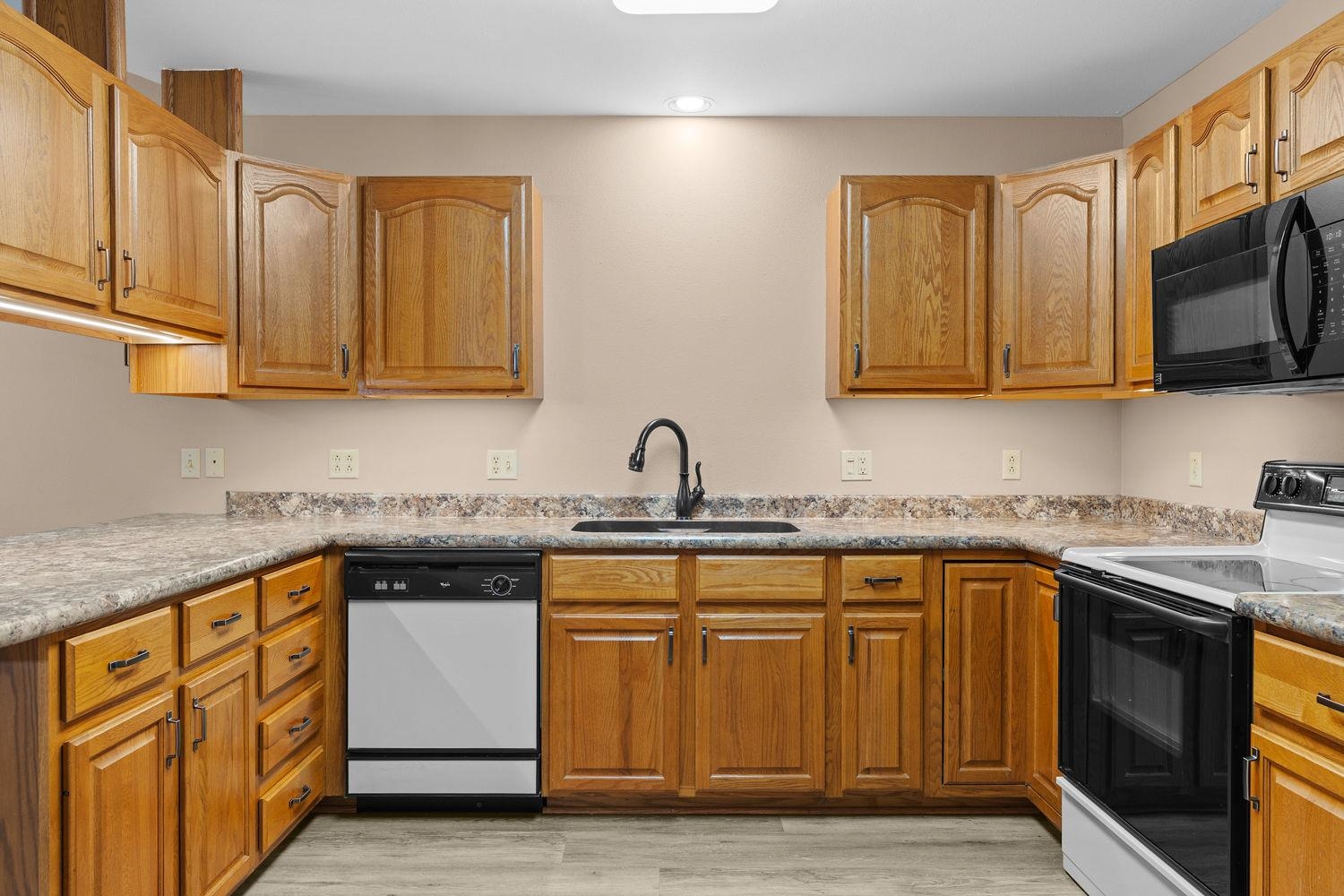 1579 North Dewey Avenue Reedsburg, WI 53959 - Photo 13 of 37