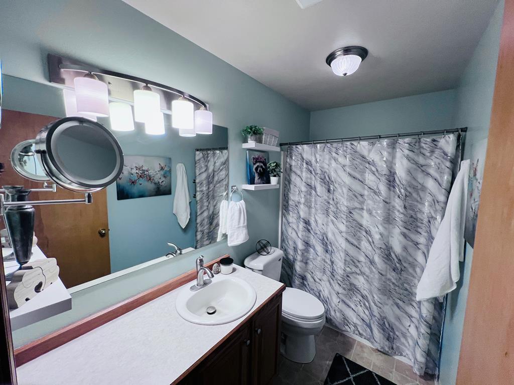 1907 Gold Dust Road Cascade, ID 83611 - Photo 14 of 31 Large primary bedroom
