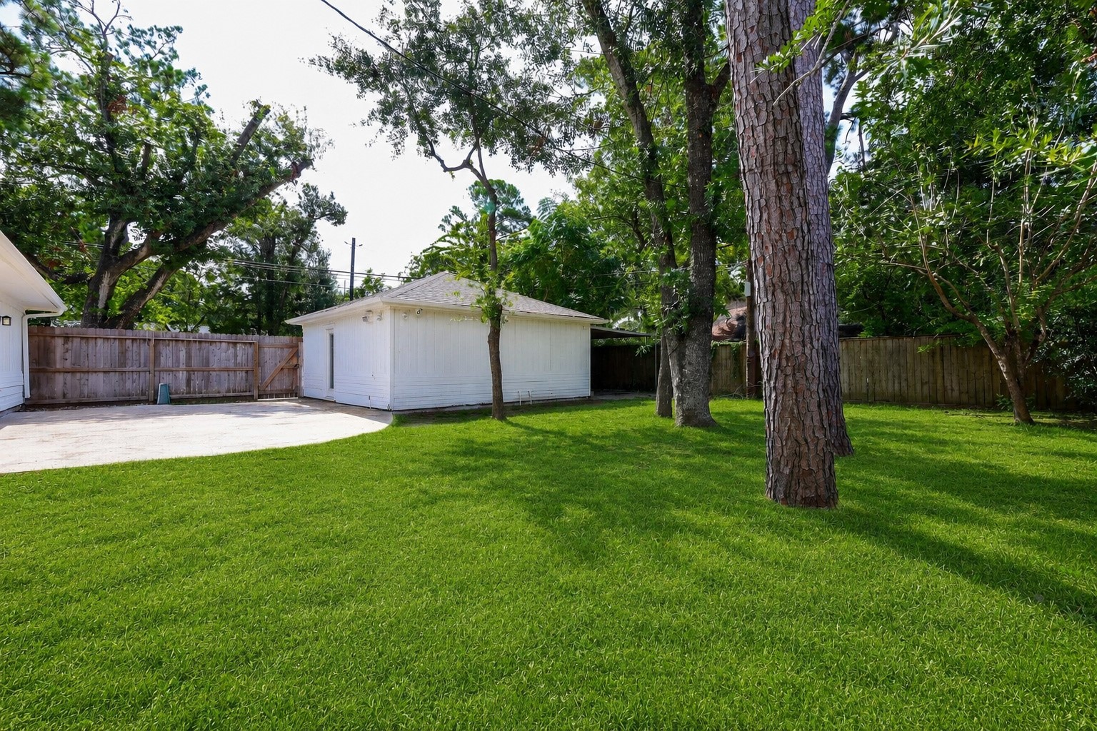 10003 Warwana Road Houston, TX 77080 - Photo 19 of 20 Fully fenced backyard