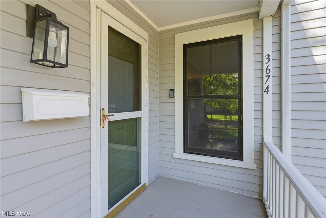 3674 Stoer Road Beachwood, OH 44122 - Photo 4 of 37 Covered front porch