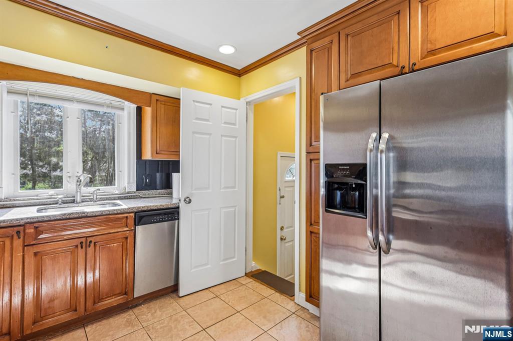 35 Knickerbocker Road Closter, NJ 07624 - Photo 13 of 34