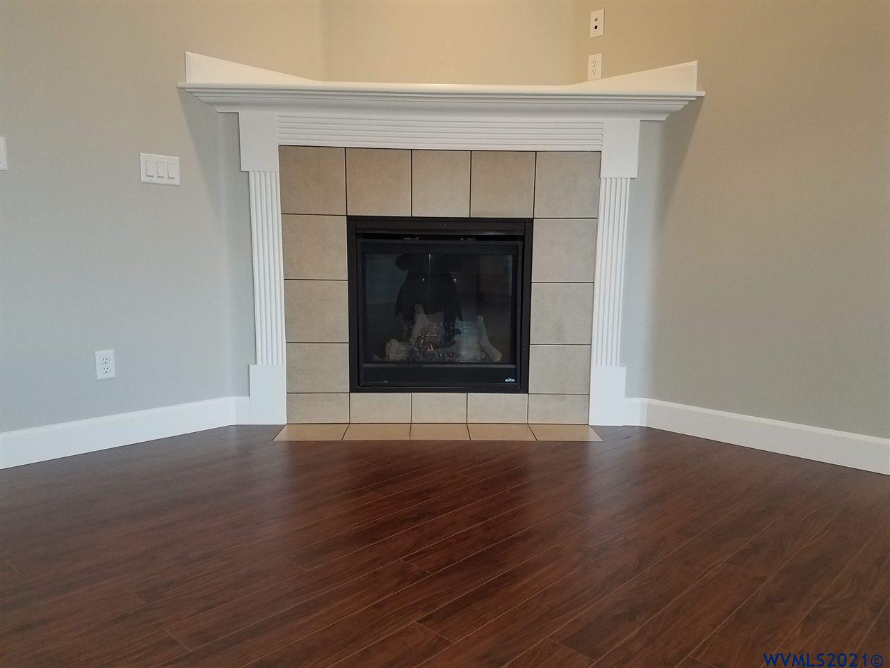 9176 Portland Road Northeast Salem, OR 97305 - Photo 11 of 29 Gallery Image 11