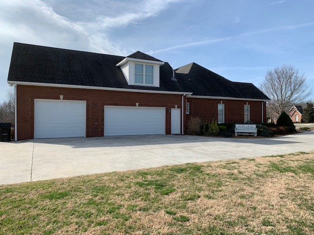 110 Hunters Point Tullahoma, TN 37388 - Photo 2 of 4 a front view of a house with a yard