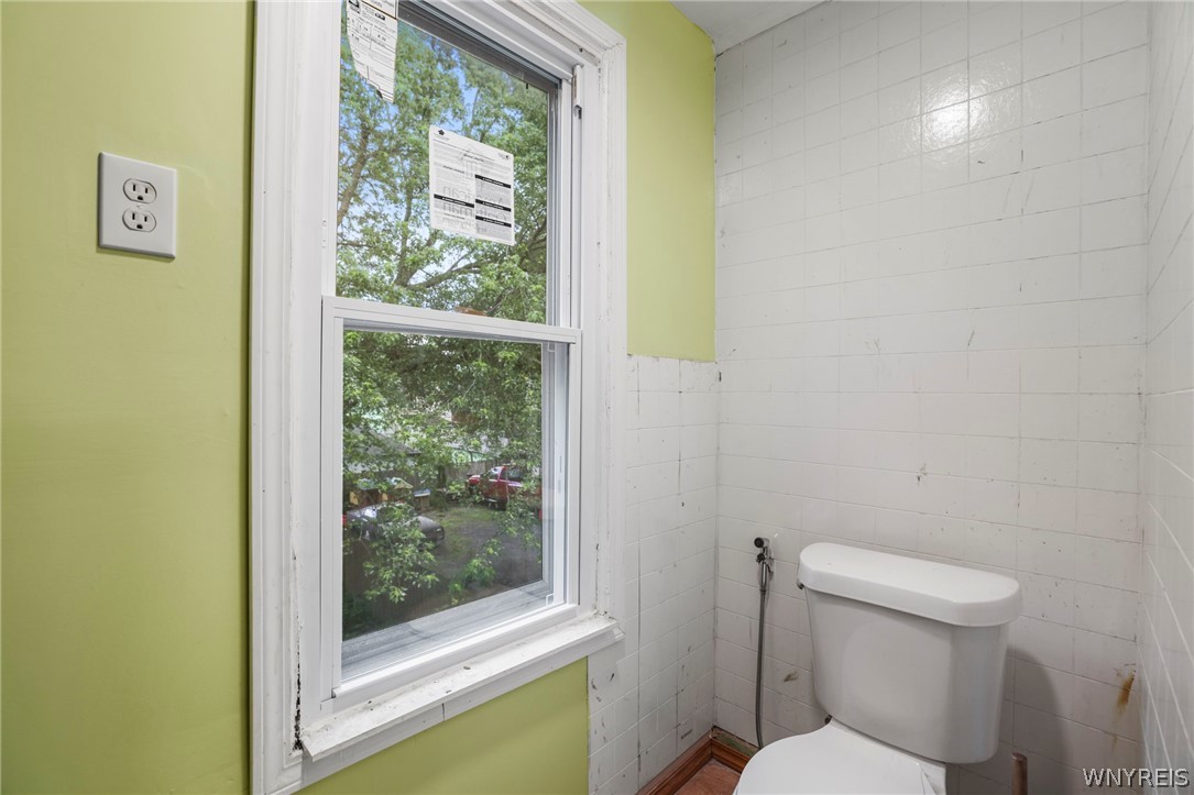 253 Benzinger Street Buffalo, NY 14206 - Photo 31 of 34