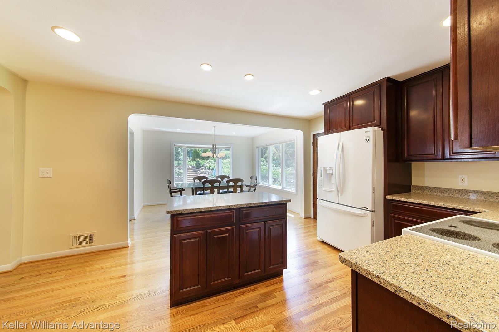 33365 Raphael Road Farmington, MI 48336 - Photo 17 of 56 Raphael_33365_Kitchen_04.jpg