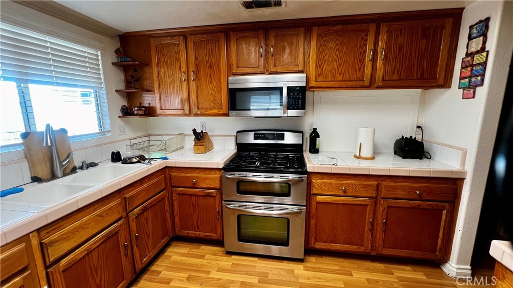 10939 Little Lake Road Downey, CA 90241 - Photo 3 of 28