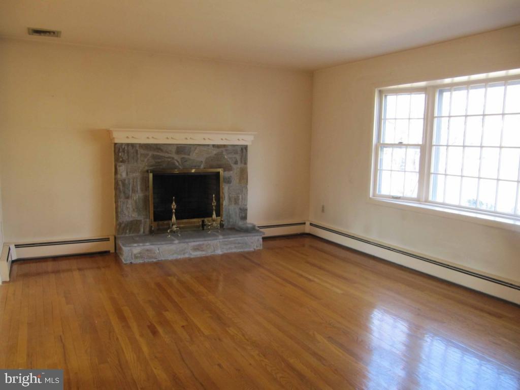 426 Rutledge Avenue Lancaster, PA 17601 - Photo 2 of 18 Gallery Image 2