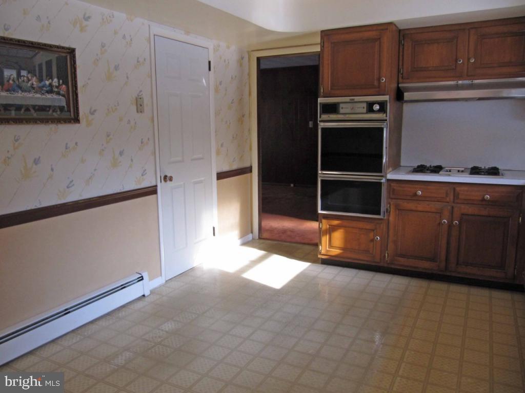 426 Rutledge Avenue Lancaster, PA 17601 - Photo 5 of 18 Gallery Image 5