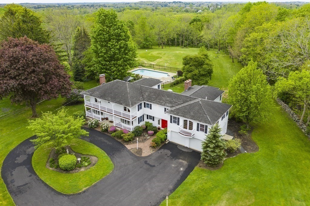 37 Wenham Road Topsfield, MA 01983 - Photo 1 of 42 Gallery Image 1