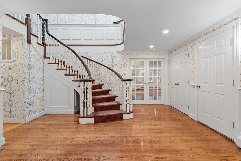 37 Wenham Road Topsfield, MA 01983 - Photo 5 of 42 Gallery Image 5