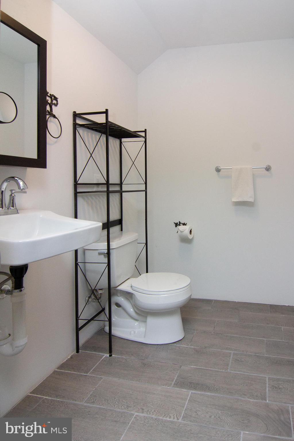 4226 Lower Beckleysville Road Hampstead, MD 21074 - Photo 25 of 34 Lower level bath