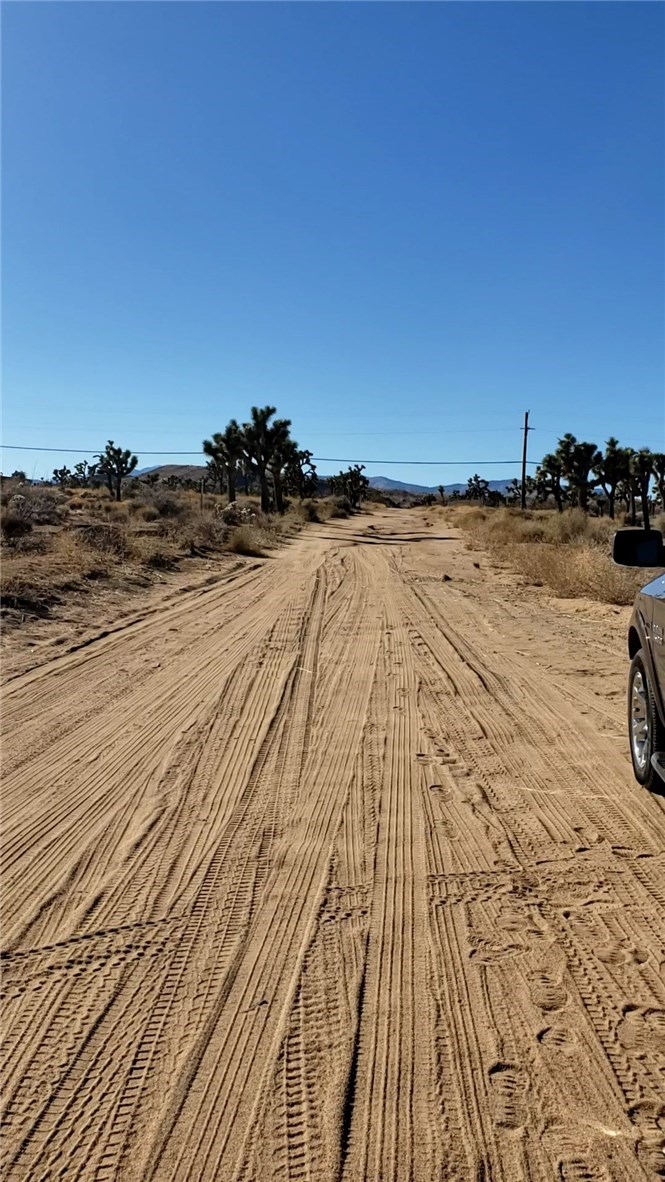 56825 Sun Oro Road Yucca Valley, CA 92284 - Photo 3 of 10 a view of a terrace view