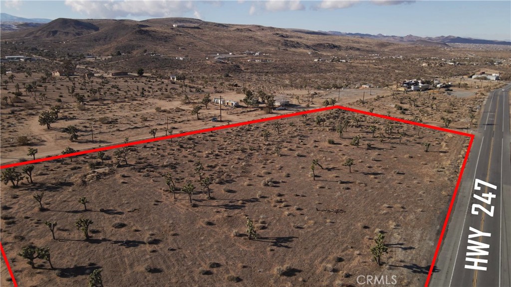 56825 Sun Oro Road Yucca Valley, CA 92284 - Photo 8 of 10 a view of a dry back yard
