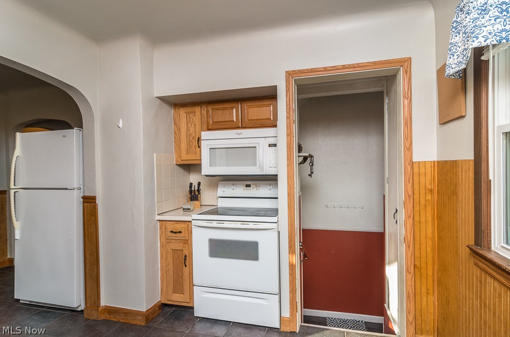 9215 Snow Road Cleveland, OH 44130 - Photo 7 of 26