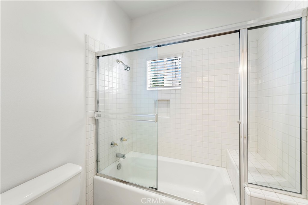 5 Siena Laguna Niguel, CA 92677 - Photo 43 of 61 second bedroom bathroom / shower-tub