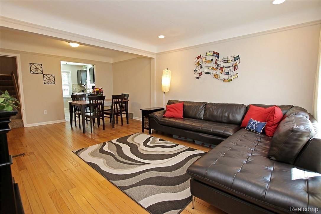 2702 Columbia Road Berkley, MI 48072 - Photo 6 of 50 6) Living Room.jpg