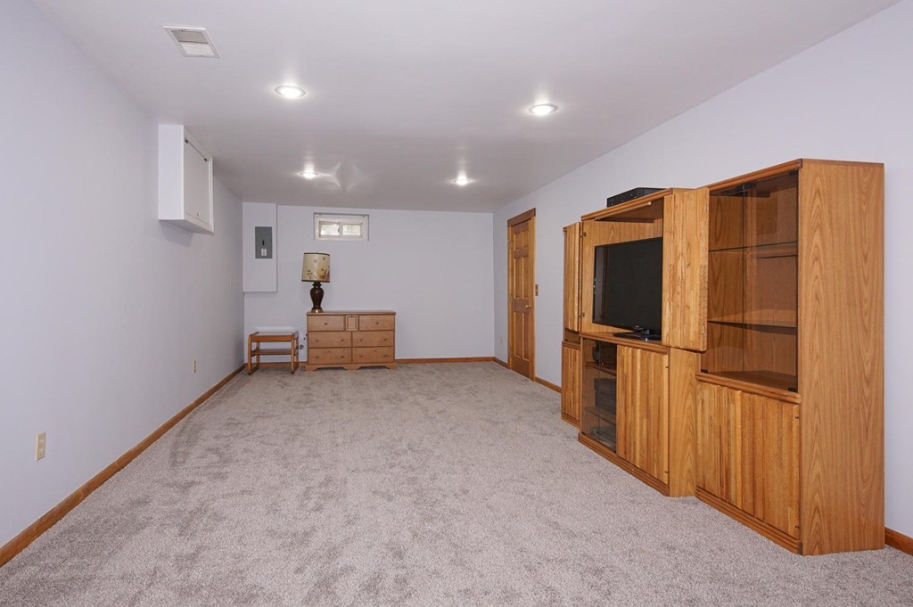 57 Rice Road Wayland, MA 01778 - Photo 16 of 24 Gallery Image 16