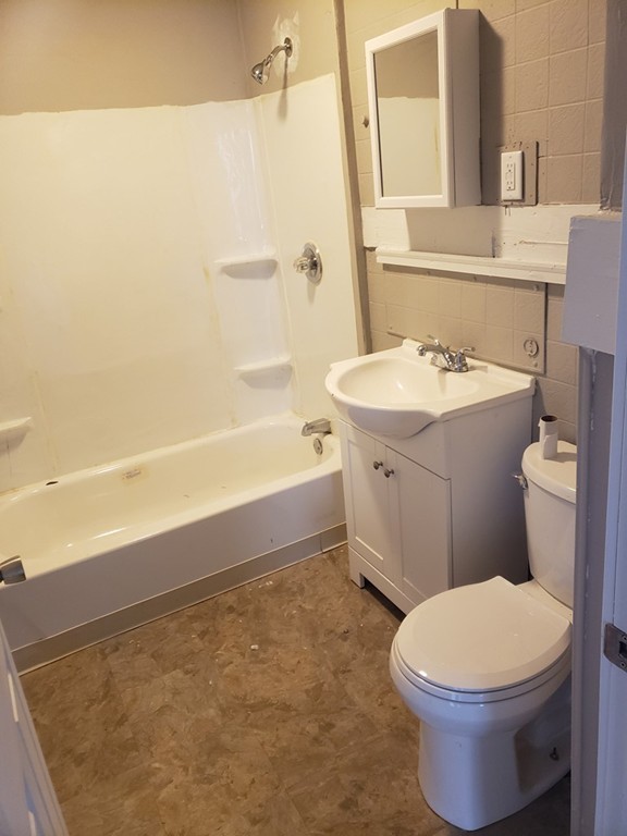 149-151 Quincy Street Springfield, MA 01109 - Photo 17 of 24 Gallery Image 17