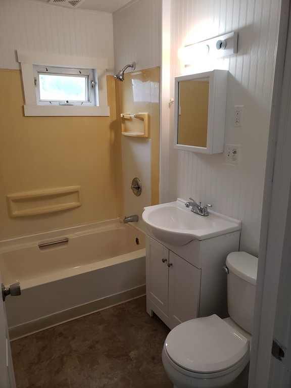 149-151 Quincy Street Springfield, MA 01109 - Photo 9 of 24 Gallery Image 9