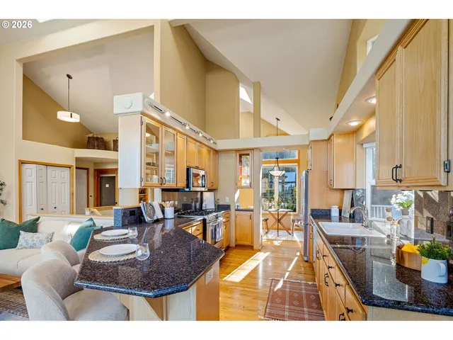 $699,000 | 653 Brookside Drive, Eugene, OR 97405