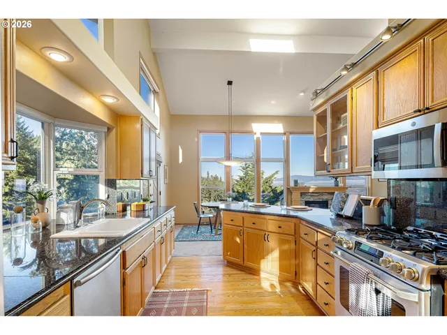 $699,000 | 653 Brookside Drive, Eugene, OR 97405