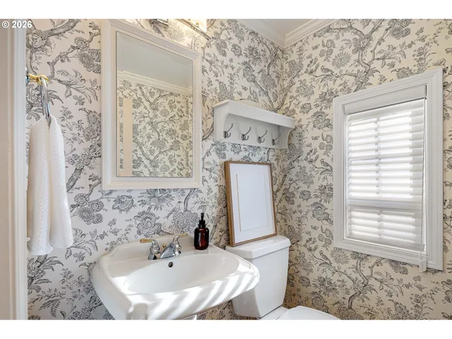 $699,000 | 653 Brookside Drive, Eugene, OR 97405