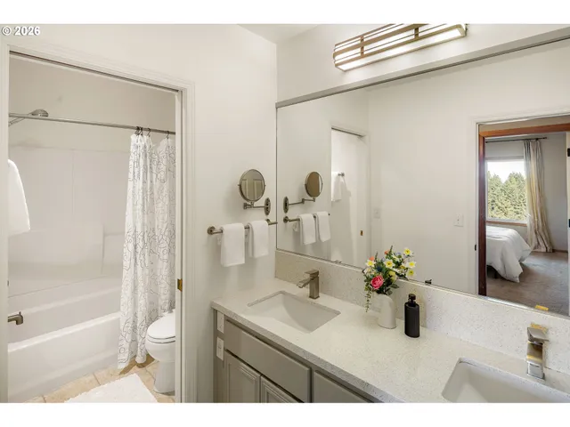 $699,000 | 653 Brookside Drive, Eugene, OR 97405