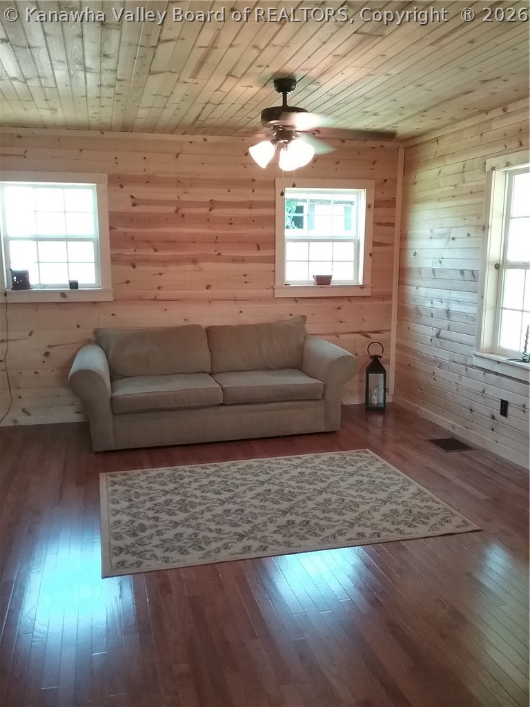 3058 Charleston Road Point Pleasant, WV 25550 - Photo 2 of 11 Gallery Image 2
