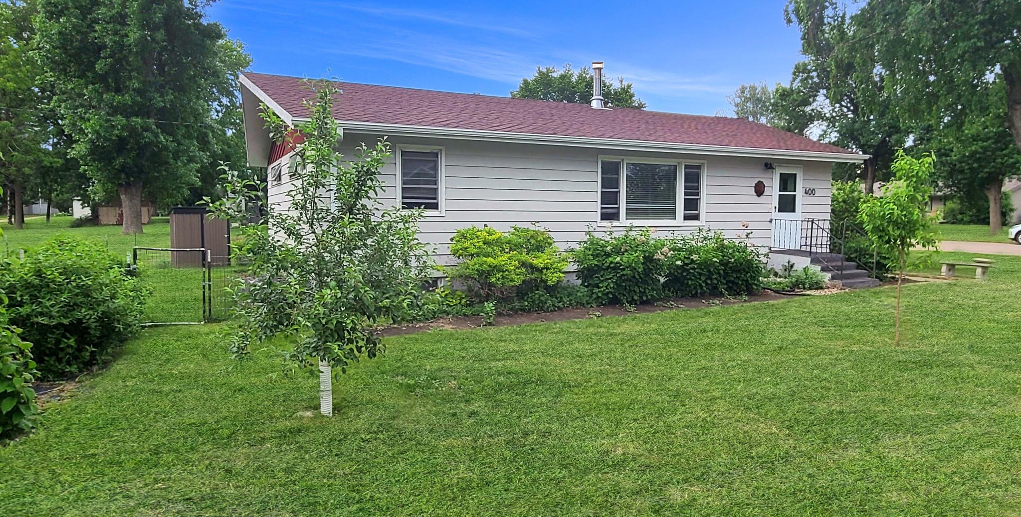 400 Cottage Avenue Hendricks, MN 56136 - Photo 2 of 28