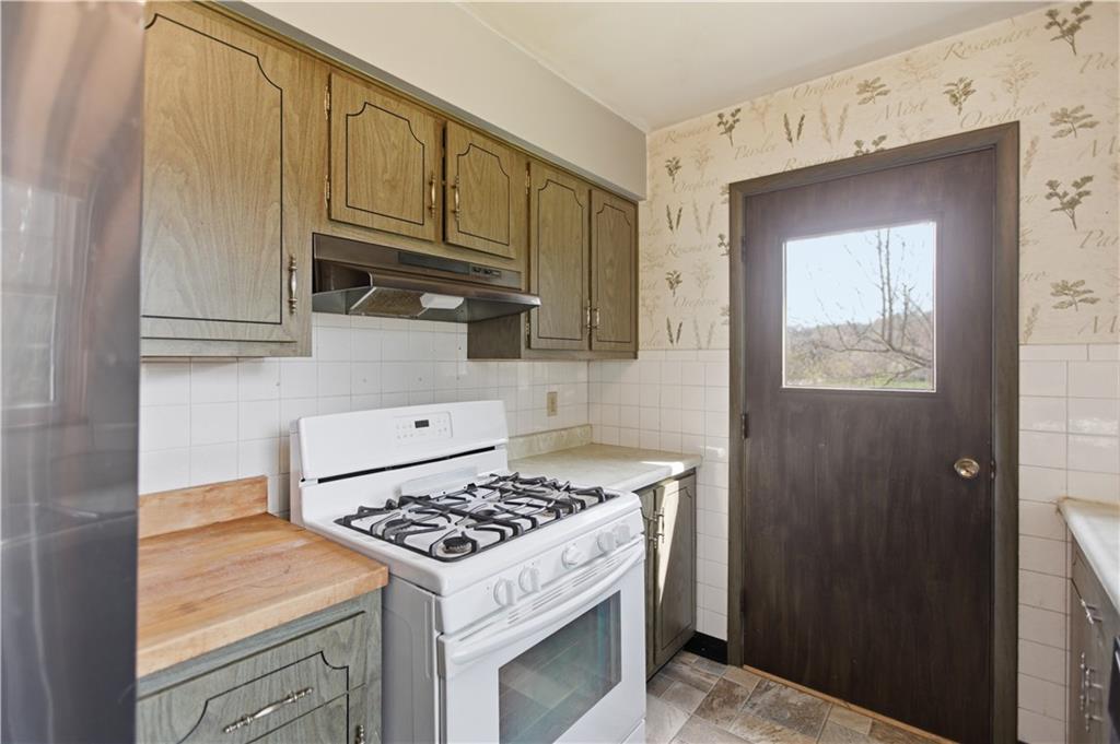64 Harmon Creek Road Burgettstown, PA 15021 - Photo 11 of 29 a kitchen with a stove and a microwave