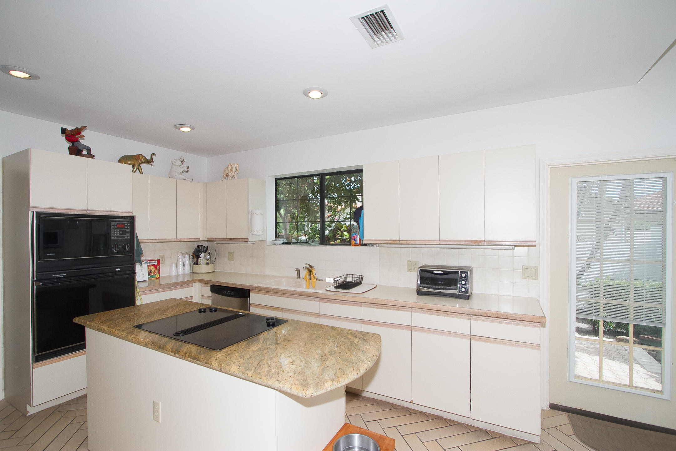 23109 Via Stel Boca Raton, FL 33433 - Photo 22 of 32 Tree-11