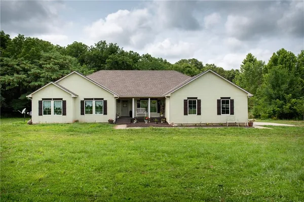 $875,000 | 34664 Spring Valley Road, Paola, KS 66071