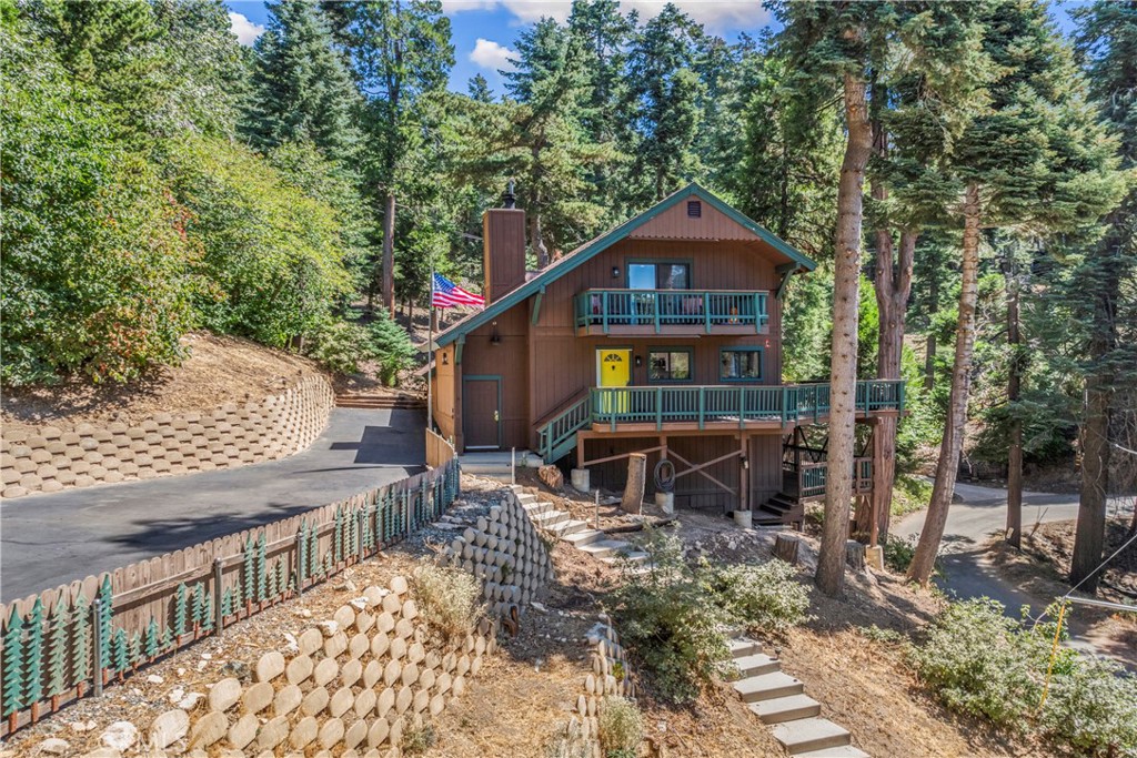 899 Blue Ridge Drive Lake Arrowhead, CA 92385 - Photo 40 of 49 a front view of a house with a yard
