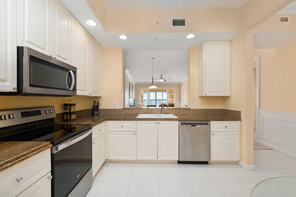 $2,450 | 22 Harbour Isle Drive West, Unit PH02, Hutchinson Island, FL 34949
