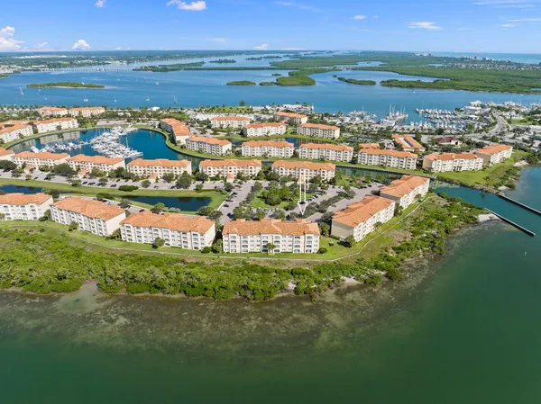 $2,450 | 22 Harbour Isle Drive West, Unit PH02, Hutchinson Island, FL 34949
