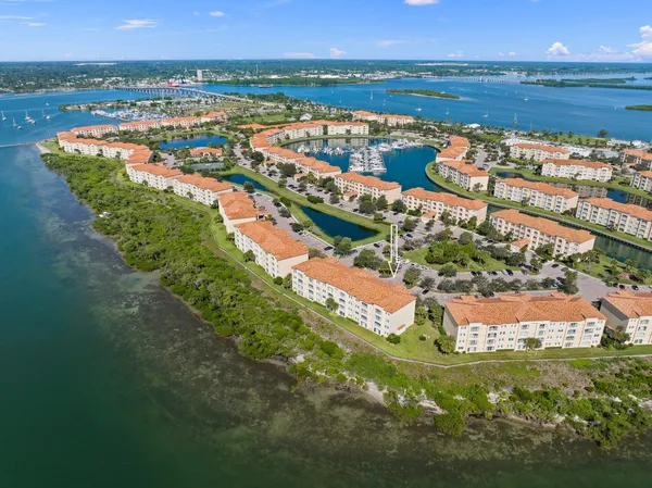 $2,450 | 22 Harbour Isle Drive West, Unit PH02, Hutchinson Island, FL 34949