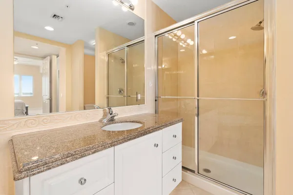 $2,450 | 22 Harbour Isle Drive West, Unit PH02, Hutchinson Island, FL 34949