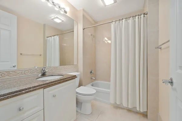 $2,450 | 22 Harbour Isle Drive West, Unit PH02, Hutchinson Island, FL 34949