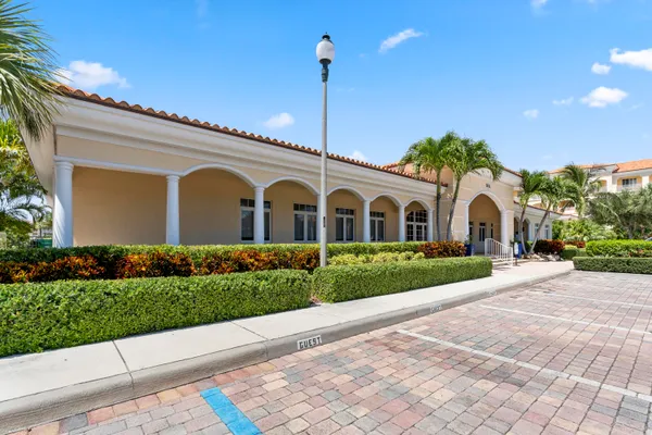 $2,450 | 22 Harbour Isle Drive West, Unit PH02, Hutchinson Island, FL 34949