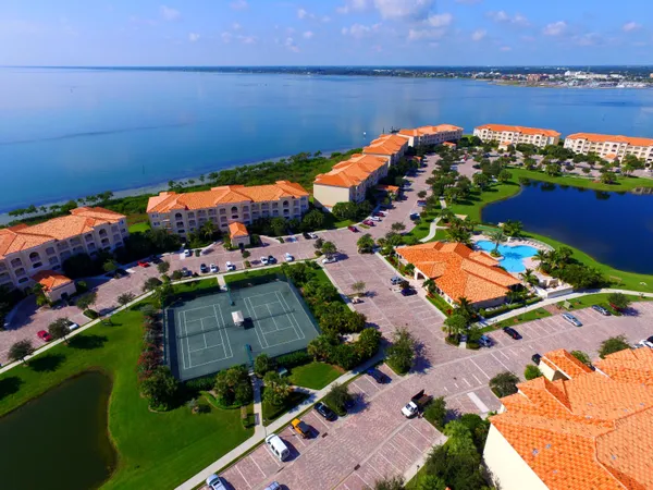 $2,450 | 22 Harbour Isle Drive West, Unit PH02, Hutchinson Island, FL 34949