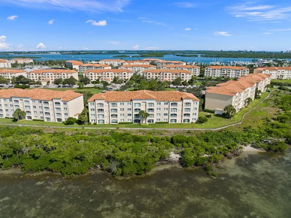 $2,450 | 22 Harbour Isle Drive West, Unit PH02, Hutchinson Island, FL 34949