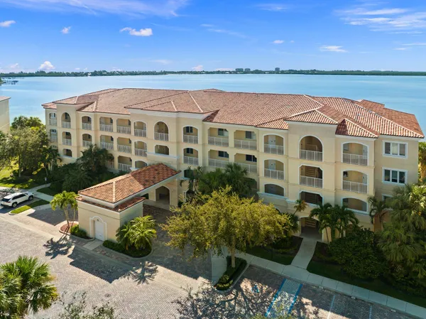 $2,450 | 22 Harbour Isle Drive West, Unit PH02, Hutchinson Island, FL 34949